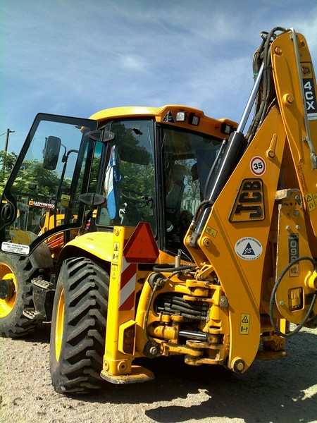 kliknite pre zväčšenie Naše služby s JCB 4CX